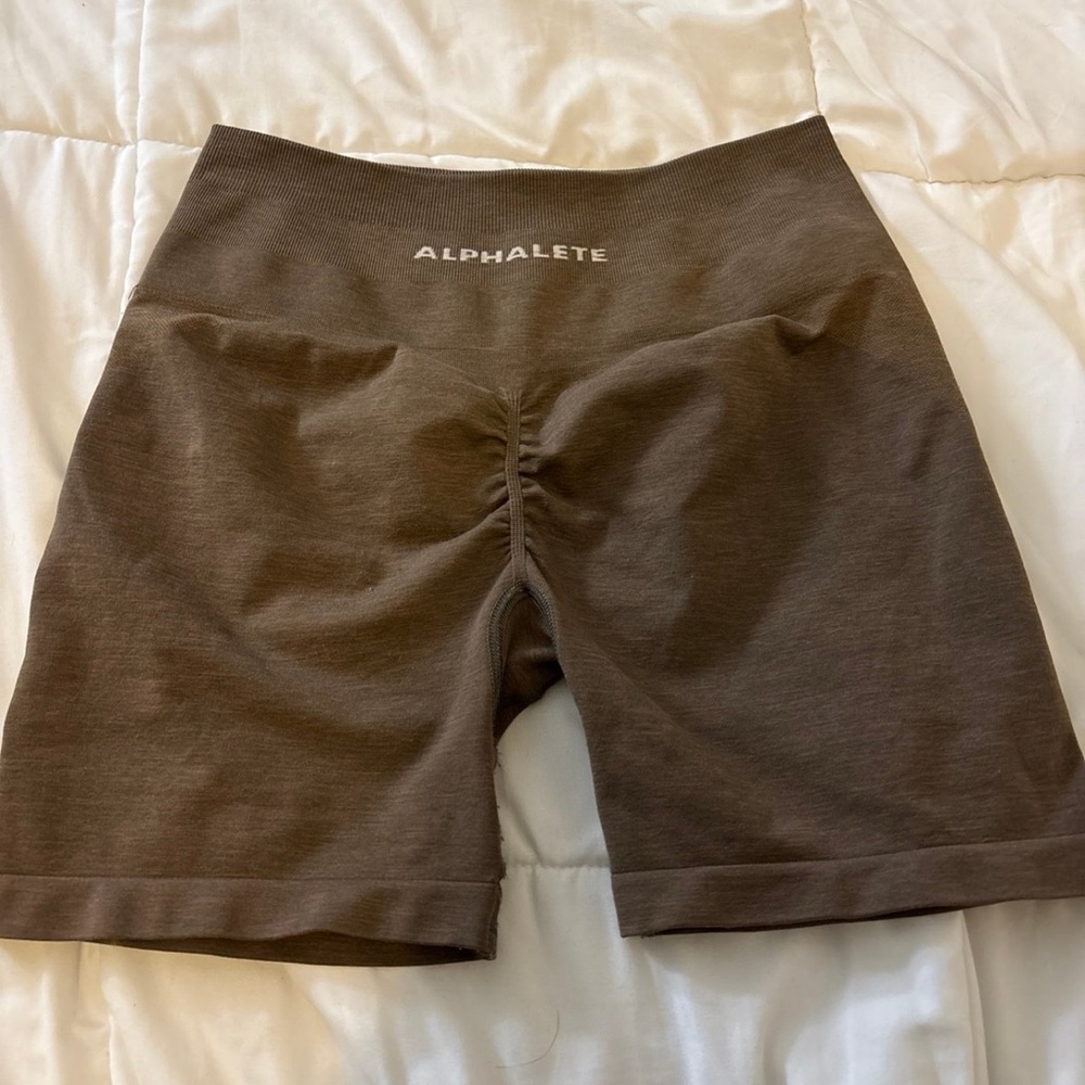 Alphalete amplify contour shorts